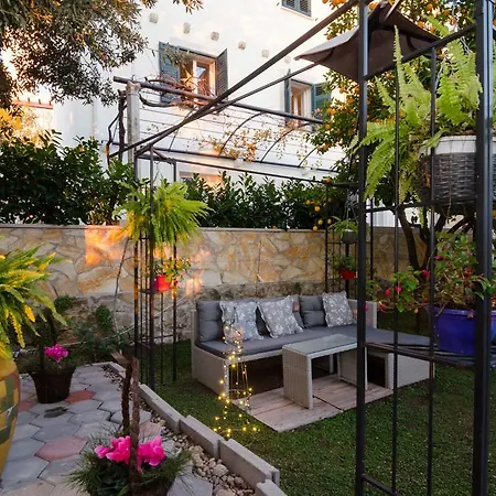 Garden Nocleg ze śniadaniem 3*