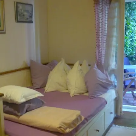 Garden Nocleg ze śniadaniem 3*