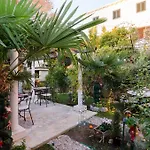 Garden Bed & Breakfast