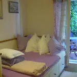 Garden Bed and Breakfast 3*