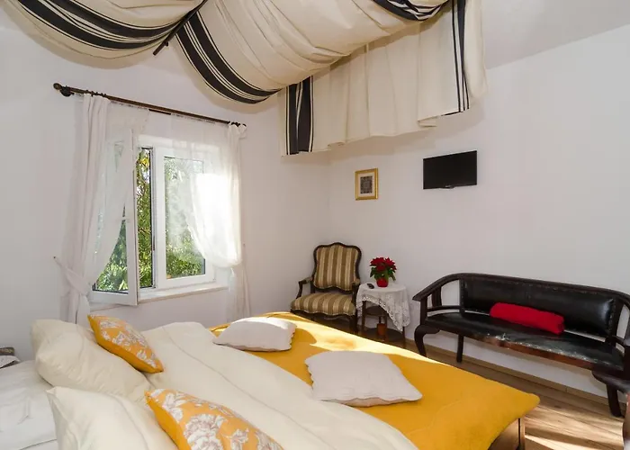 Couette-café Garden 3*