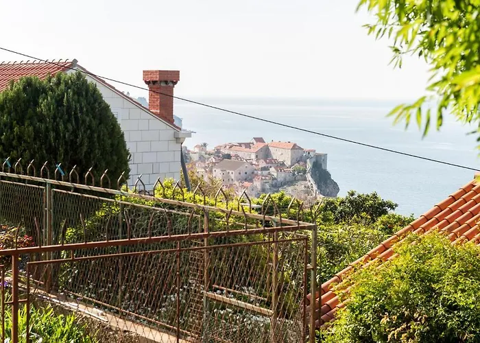 Couette-café Garden 3*