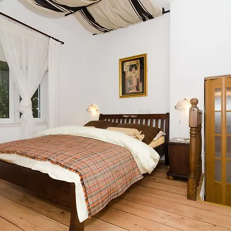 Garden Bed & Breakfast