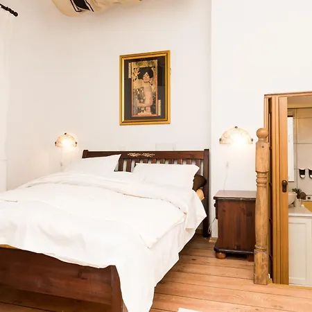 Garden Bed & Breakfast 3*