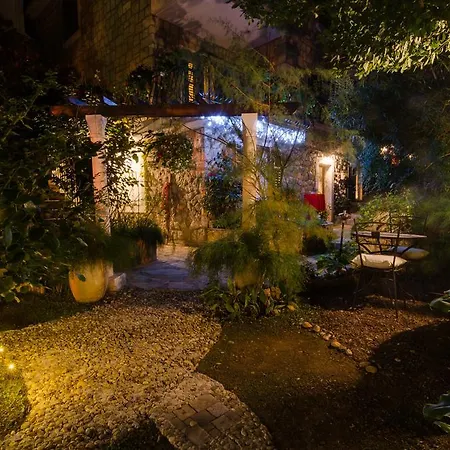 Garden Bed & Breakfast