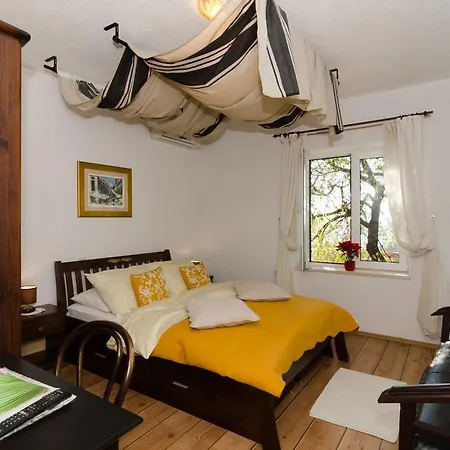 Garden Bed & Breakfast 3*